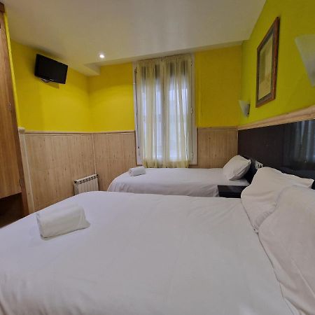 Pension Izar Bat Guesthouse سان سيباستيان المظهر الخارجي الصورة