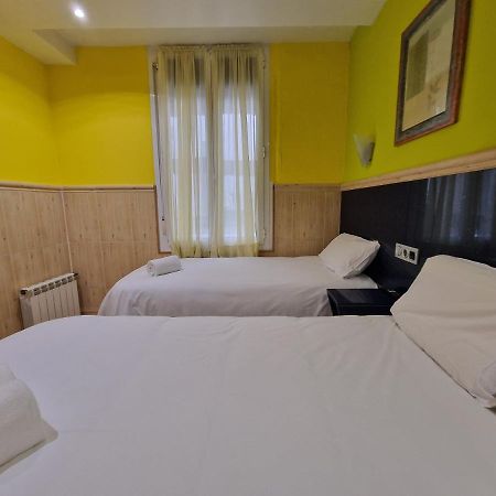 Pension Izar Bat Guesthouse سان سيباستيان المظهر الخارجي الصورة