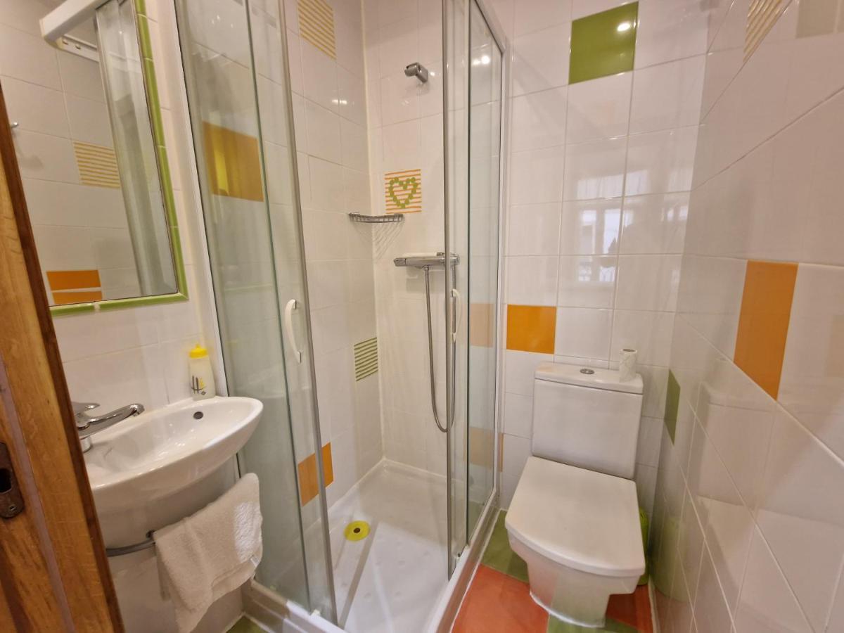 Pension Izar Bat Guesthouse سان سيباستيان المظهر الخارجي الصورة