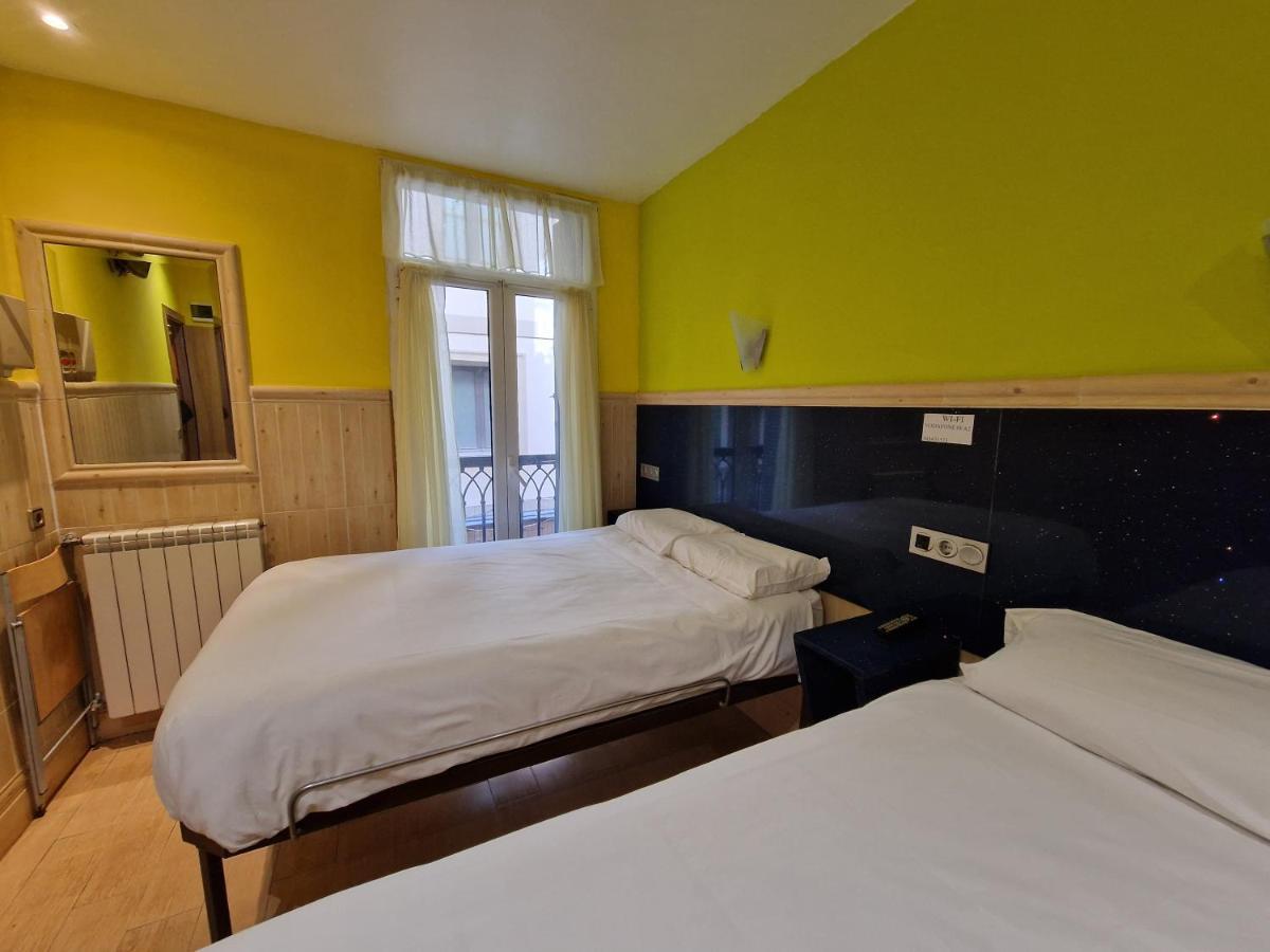 Pension Izar Bat Guesthouse سان سيباستيان المظهر الخارجي الصورة