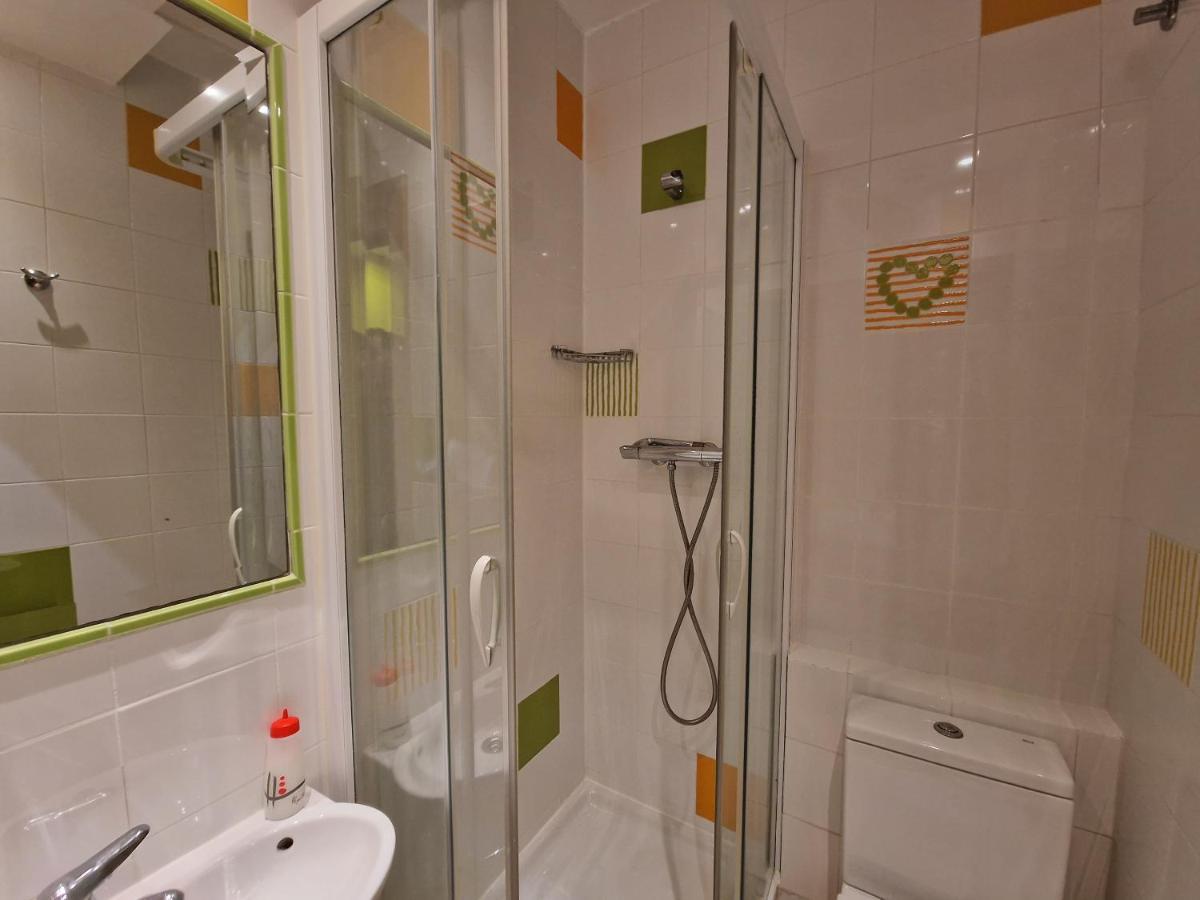 Pension Izar Bat Guesthouse سان سيباستيان المظهر الخارجي الصورة
