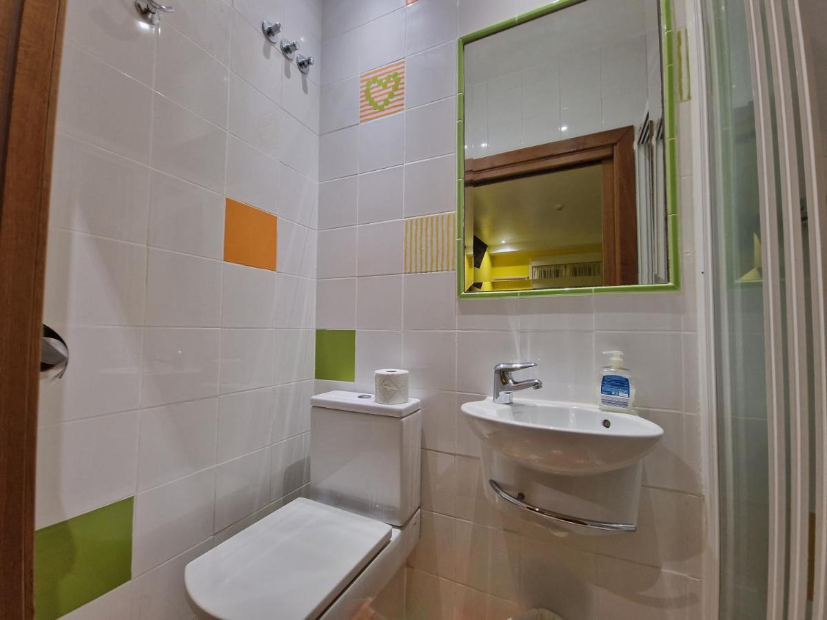 Pension Izar Bat Guesthouse سان سيباستيان المظهر الخارجي الصورة