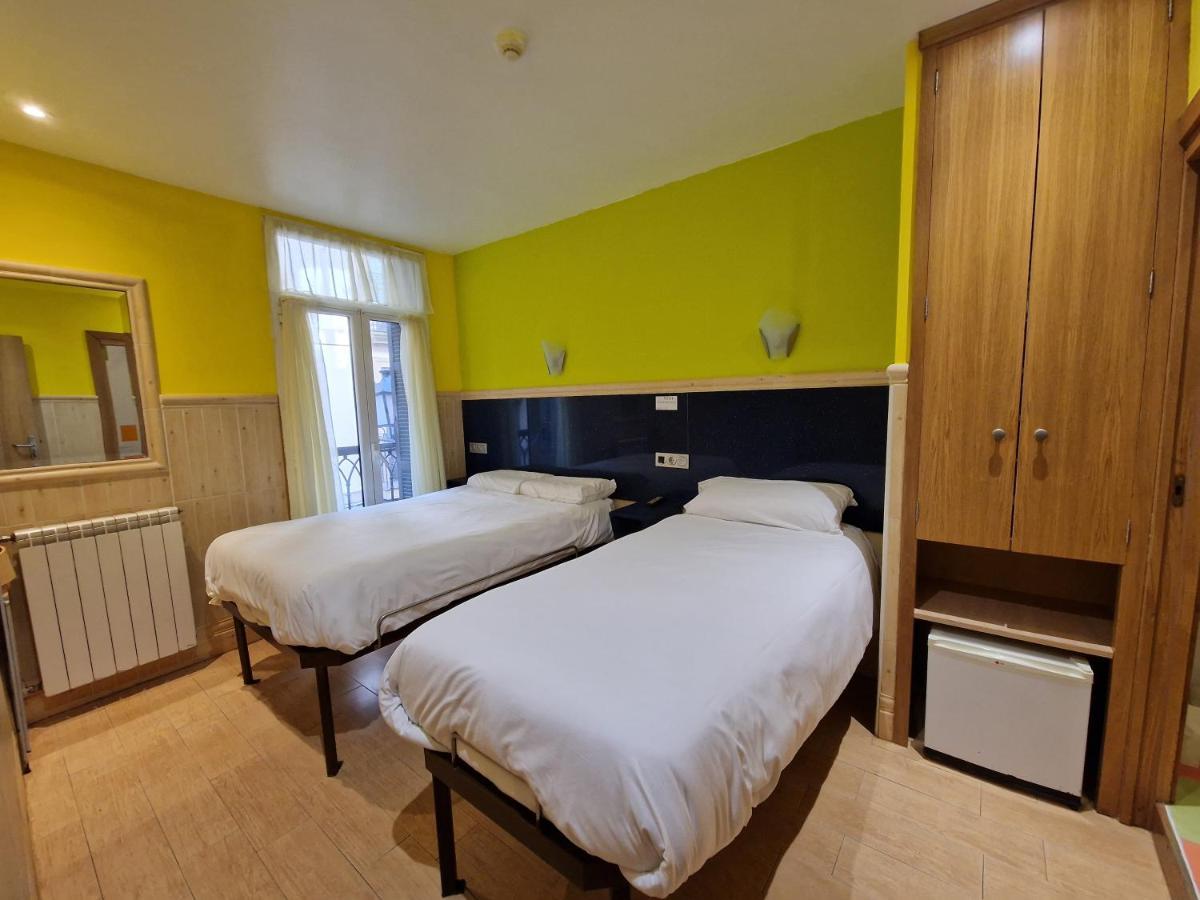 Pension Izar Bat Guesthouse سان سيباستيان المظهر الخارجي الصورة