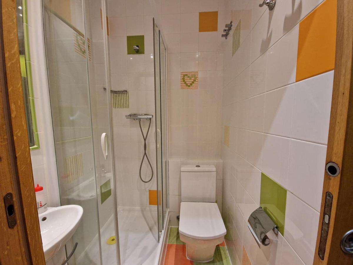 Pension Izar Bat Guesthouse سان سيباستيان المظهر الخارجي الصورة