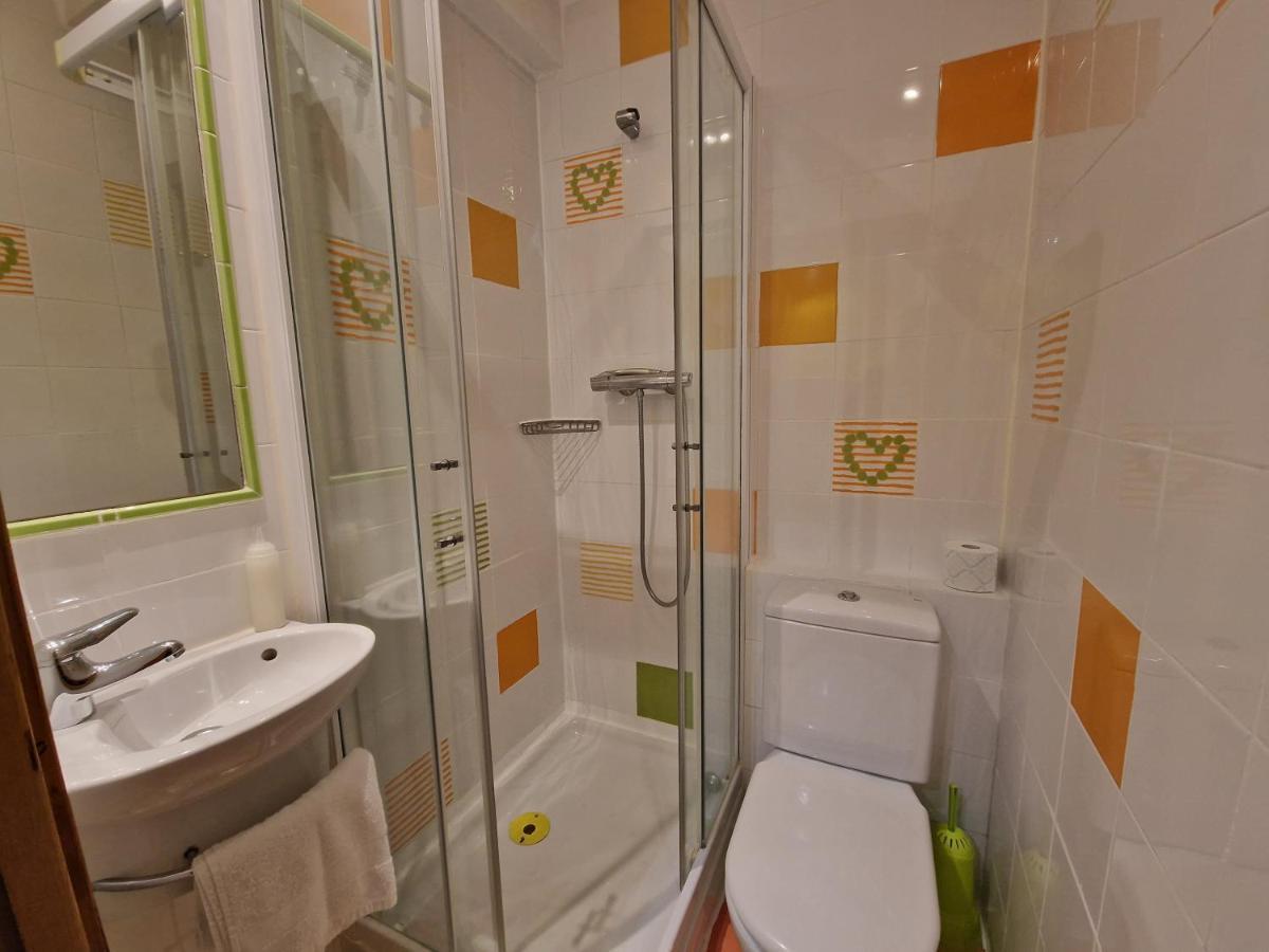 Pension Izar Bat Guesthouse سان سيباستيان المظهر الخارجي الصورة